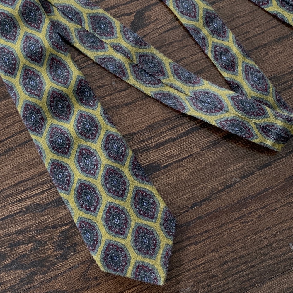 SUITSUPPLY Vintage inspired wool flannel neck tie